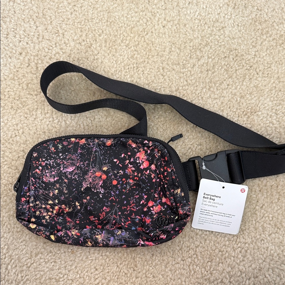 Lululemon everywhere belt bag